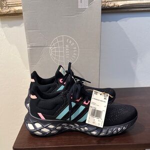 Adidas Ultraboost web DNA J – 6 1/2 youth size – women’s Size 8 approx NIB